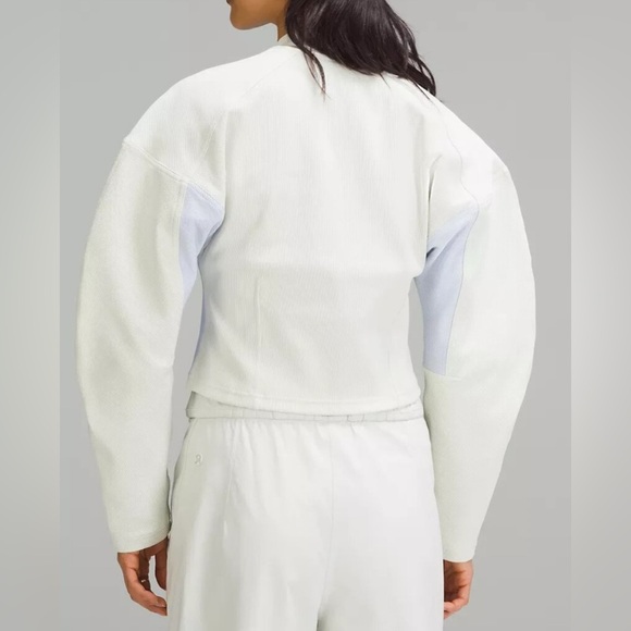 LULULEMON Bone/Blissful Blue Ribbed Luxtreme Wide-Sleeve Pullover Size S - Picture 2 of 2